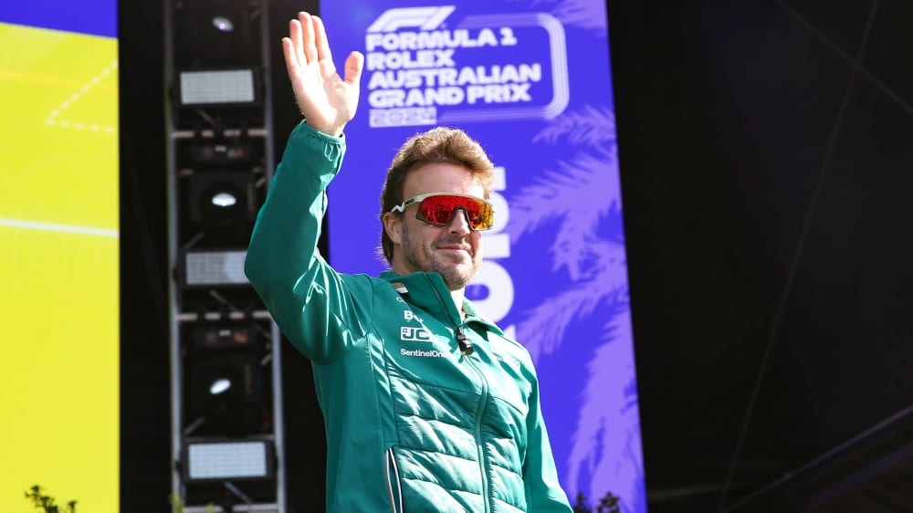 Hat den Gerüchten rund um einen möglichen Team-Wechsel ein schnelles Ende gesetzt: Aston-Martin-Pilot Fernando Alonso