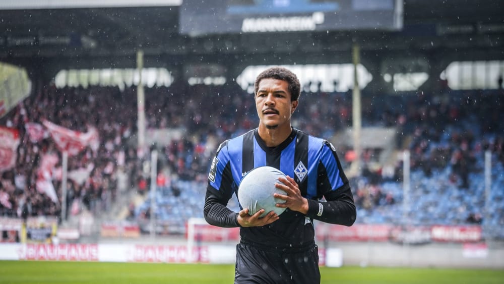 Samuel Abifade bleibt beim SV Waldhof Mannheim.