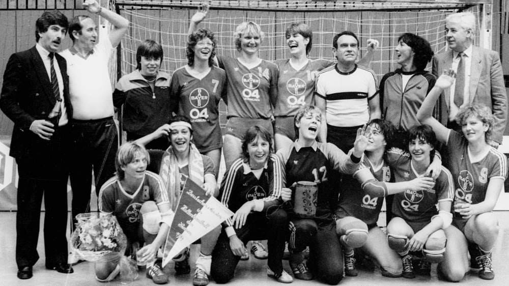 Die Handballerinnen von Bayer Leverkusen beim Meistertitel 1984.