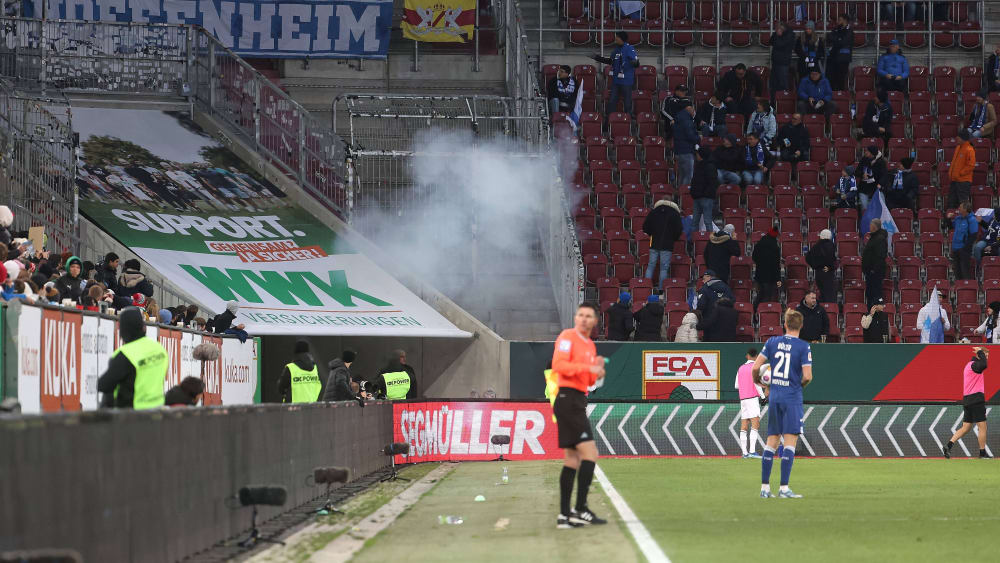 Explosion im Stadion: Der Böller hatte für einige Stadion-Besucher auch gesundheitliche Folgen.