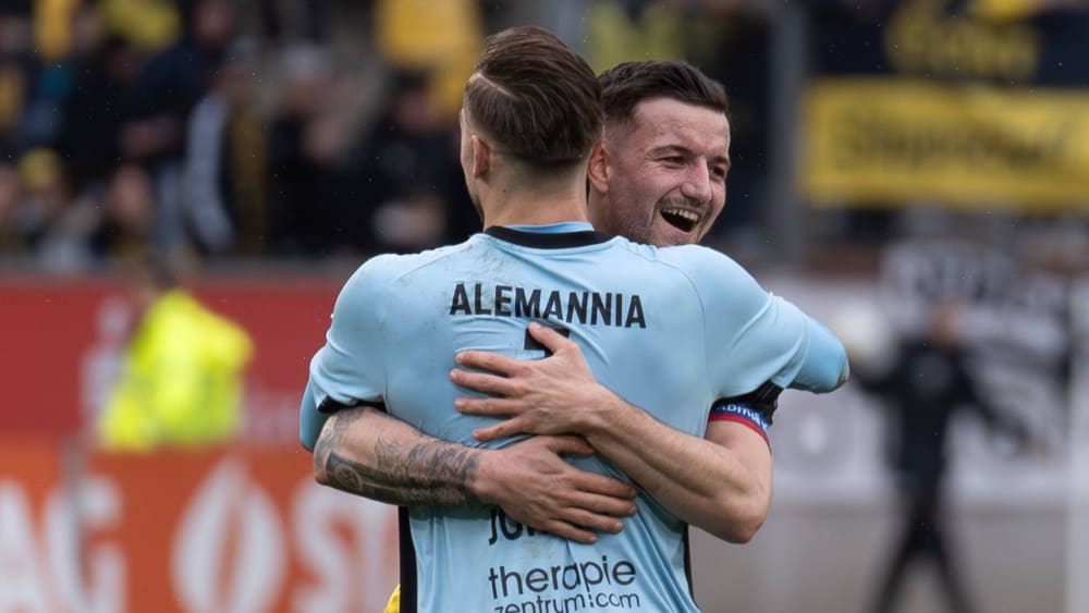 Dank Johnen und Paderborner Wucher: Aachen hat Matchball
