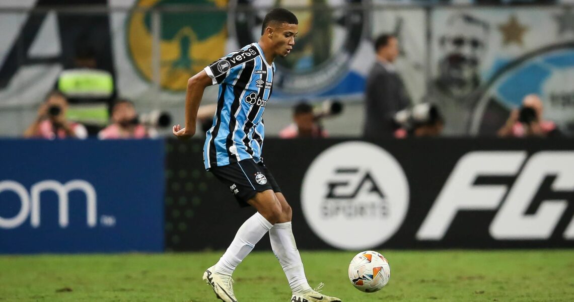 Man Utd, Liverpool in ‘bidding war’ for Brazilian teen Nunes – Paper Round