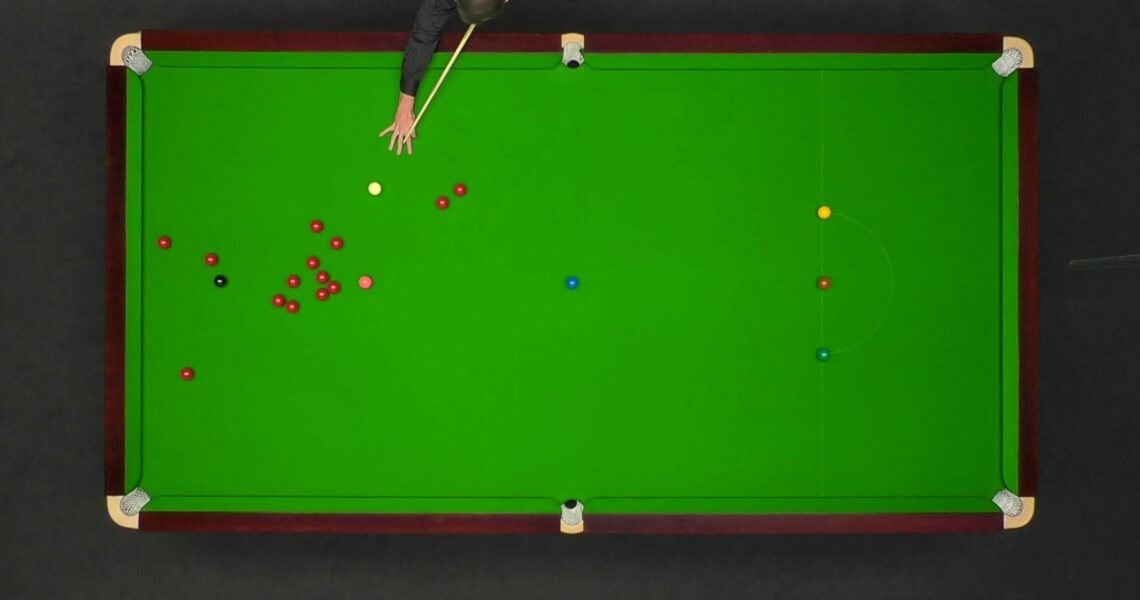 ‘Surely this is not on, is it?!’ – Lisowski finds pocket with four-ball plant against Ding