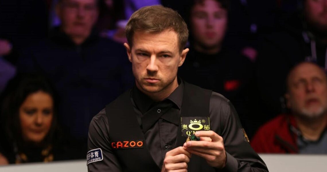 World Championship LIVE – Lisowski and Ding locked in tight battle, O’Sullivan to come