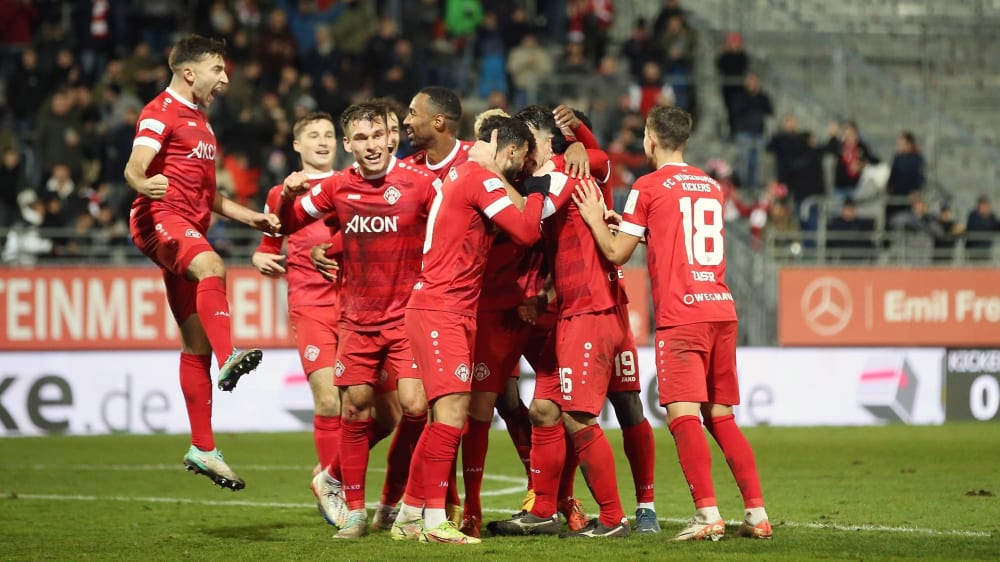 Kontrolle statt Spektakel: Die Würzburger Kickers sind Meister der Regionalliga Bayern