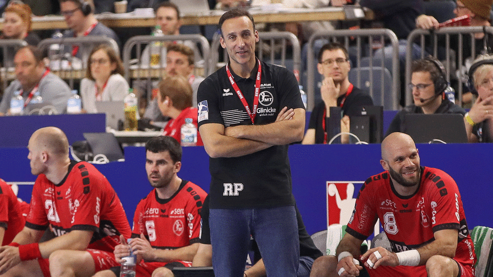 Süffisantes Lächeln: Roberto Garcia Parrondo bleibt MT-Coach.