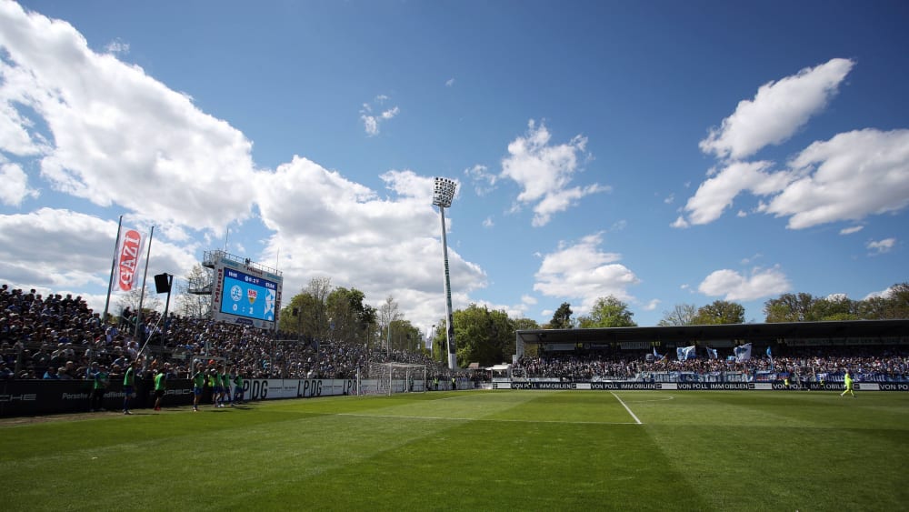 Vor über 9.000 Zuschauern standen sich am Wochenende die Stuttgarter Kickers und der VfB Stuttgart II im Derby gegenüber.