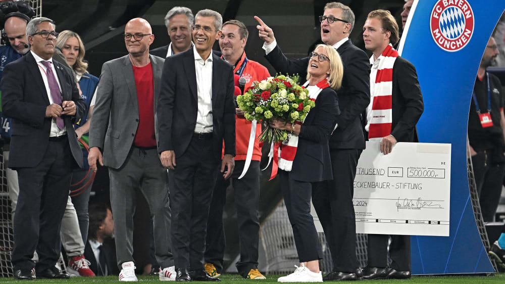 “Wunderbarer Rahmen”: FC Bayern spendet 500.000 Euro an Beckenbauer-Stiftung
