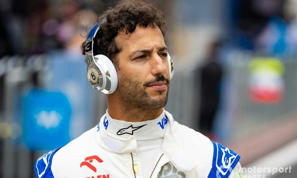 Ricciardo felt “rapid” before Stroll F1 clash in China