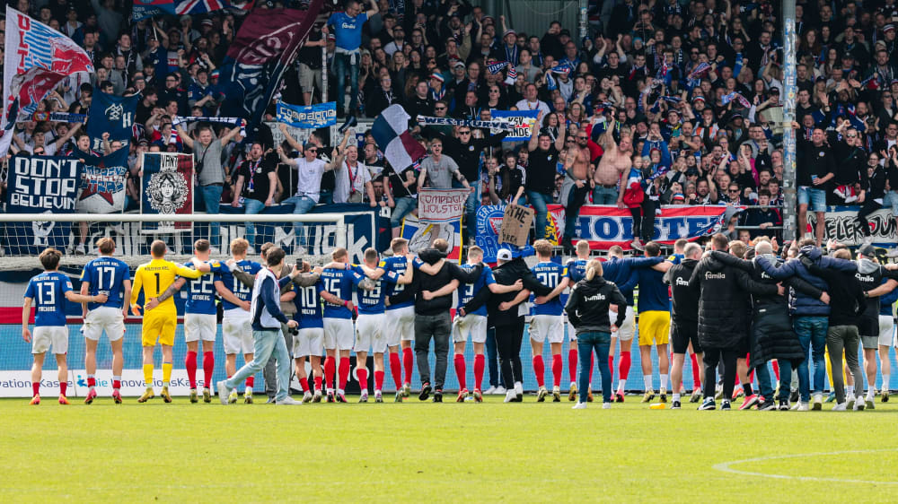Die 1. Liga winkt: Die Kieler Störche bejubeln den Heimsieg gegen Osnabrück.