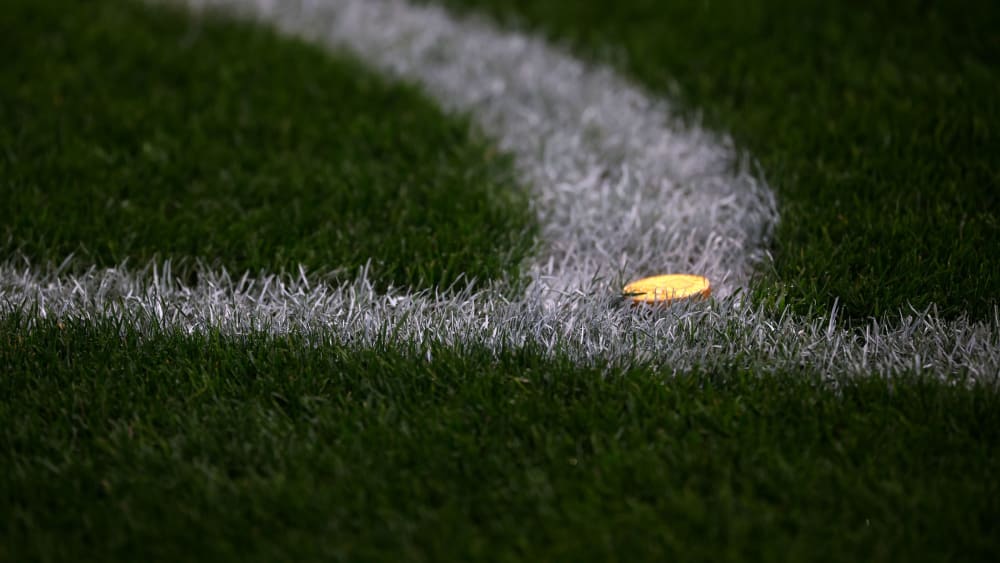 Schokomünzen auf dem Rasen: DFB-Sportgericht bittet Freiburg zur Kasse