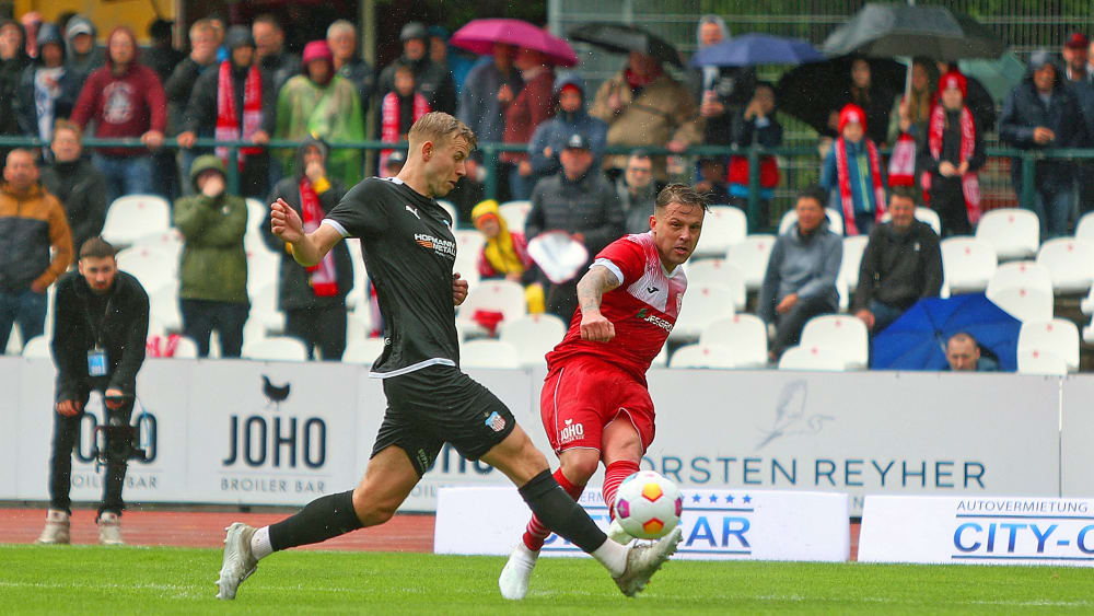 Maximilian Somnitz (FSV Zwickau) gegen Guido Kocer (Greifswalder FC): Die Heimelf behielt die Punkte verdient bei sich.