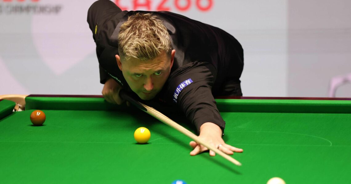 World Championship LIVE – Gilbert takes on Wilson in first semi-final