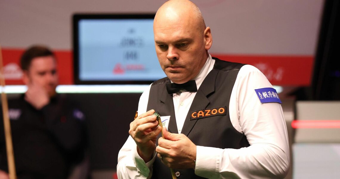 World Snooker Championship semi-finals live – Bingham resumes level against Jones
