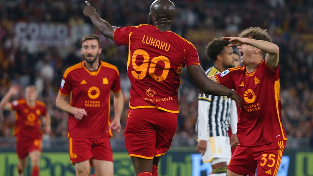 Ließ sich nach seinem 1:0-Führungstreffer gegen Juventus feiern: Roma-Sturmtank Romelu Lukaku.