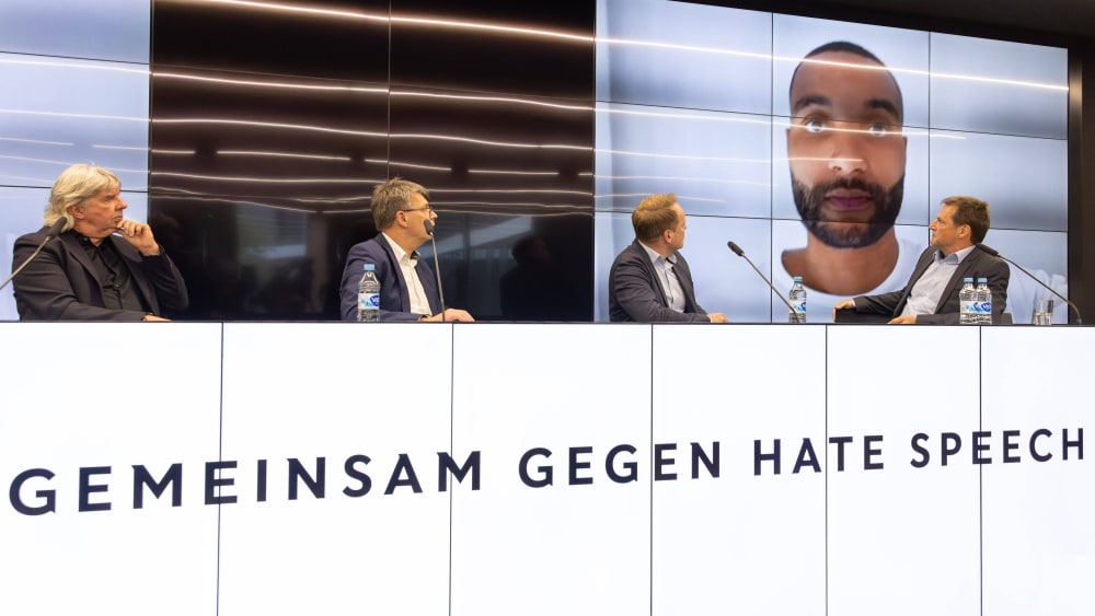 Betroffenheit: Video von Jonathan Tah bei der DFB-Pressekonferenz.