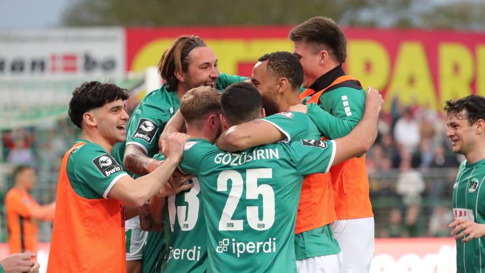 Feier trotz Abstieg: Der VfB Lübeck zwingt Duisburg in die Knie.