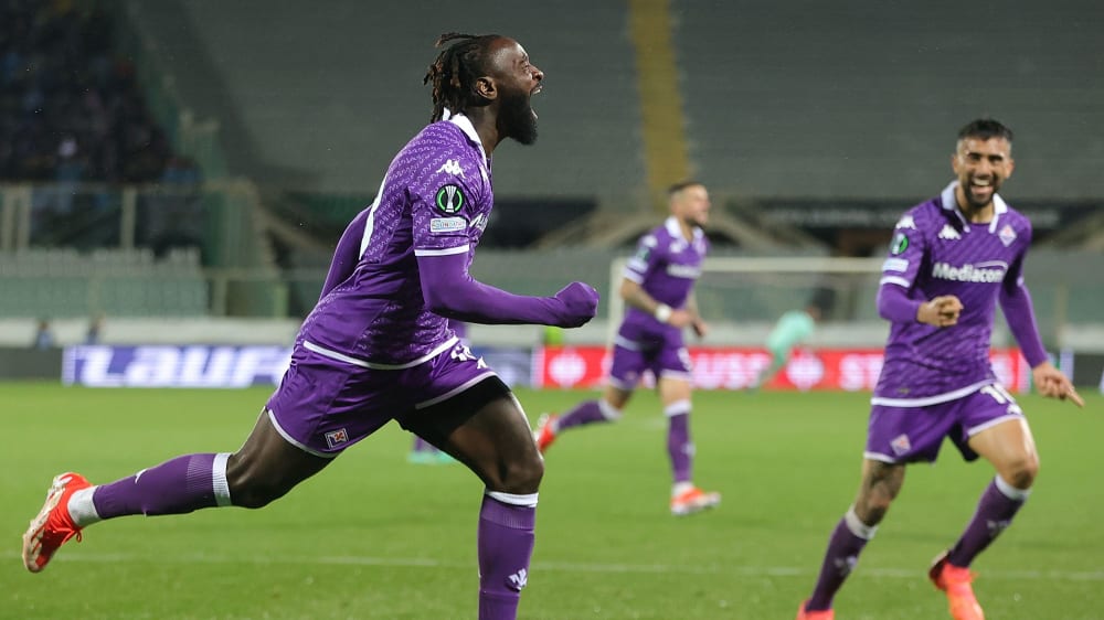 Abstauber nach Pfostentreffer: M'Bala Nzola von der AC Fiorentina feiert sein spätes Tor gegen Brügge.
