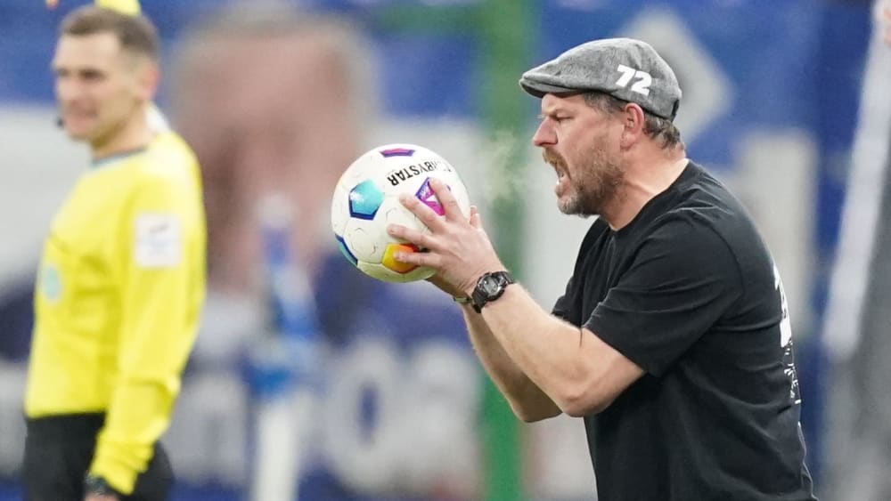 Heiß auf den Ball - und das bevorstehende Stadtderby: HSV-Trainer Steffen Baumgart.