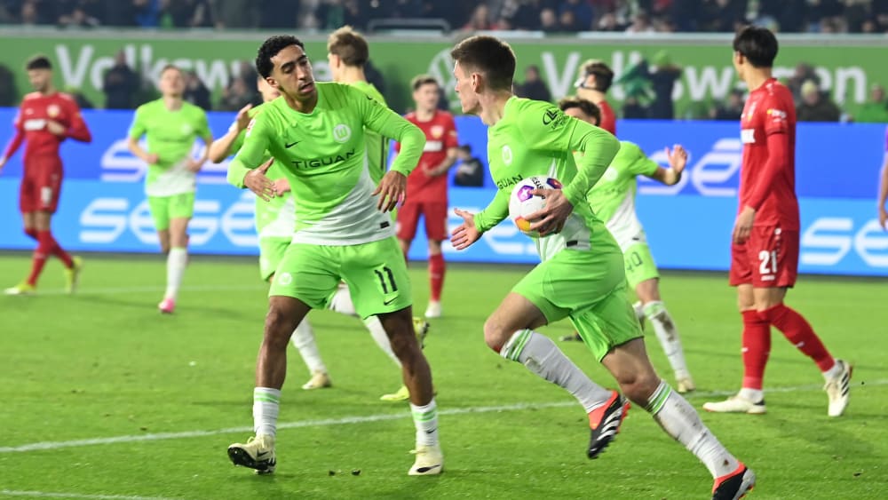 Saisonende: Tiago Tomas (links) und Joakim Maehle werden dem VfL Wolfsburg gegen Mainz fehlen.
