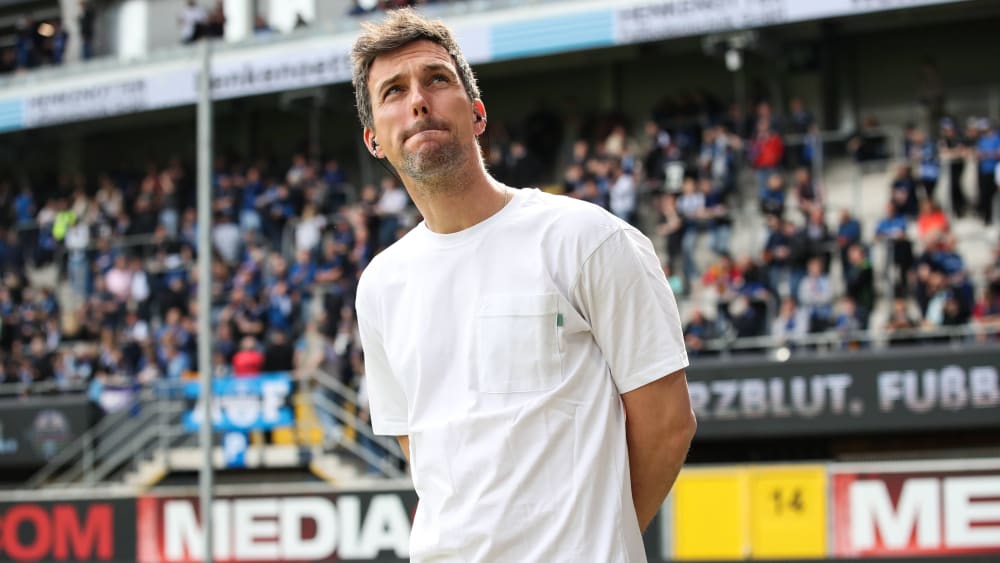 Dass mit seiner Vertragsverlängerung gewartet wird, dürfte Karlsruhes Trainer Christian Eichner (im Bild) nicht gefallen.