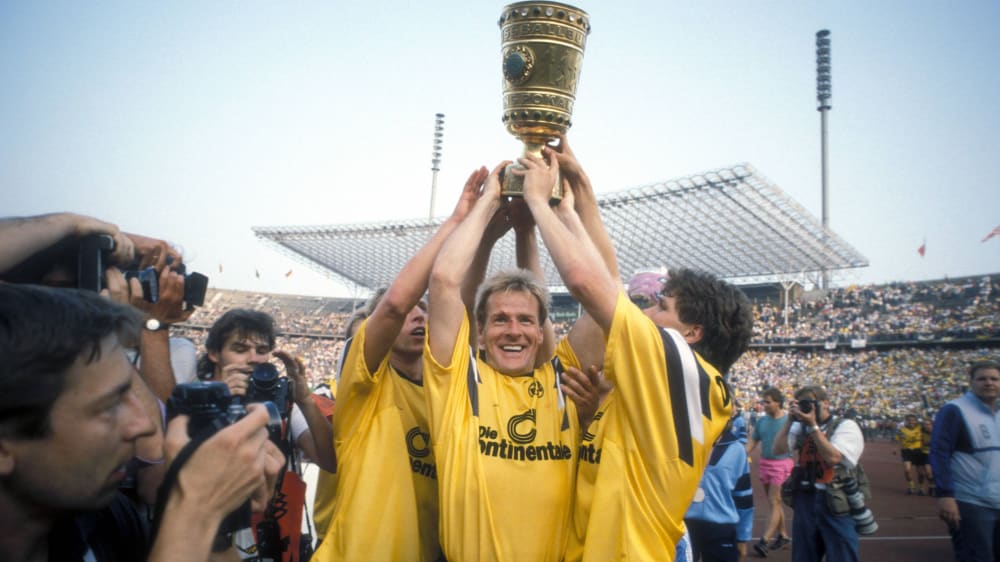Einer der Pokalhelden von Borussia Dortmund: Murdo MacLeod (Mitte).