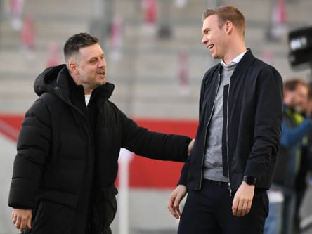 Kennen sich inzwischen gut: Alexander Straus (li.) und Wolfsburgs Trainer Tommy Stroot.