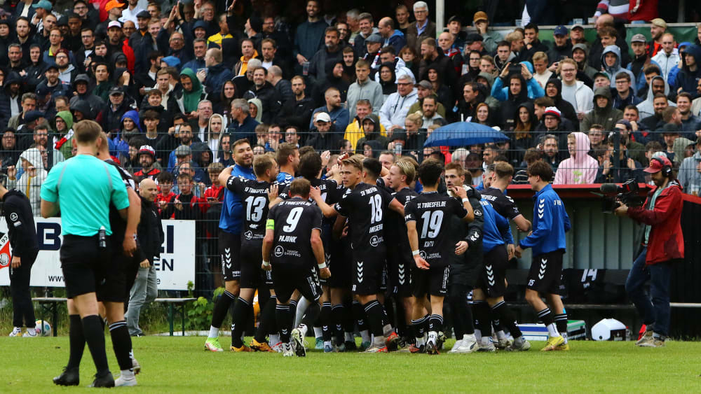 Furioser 5:3-Erfolg: Todesfelde bucht sich und Werder II das Regionalliga-Ticket
