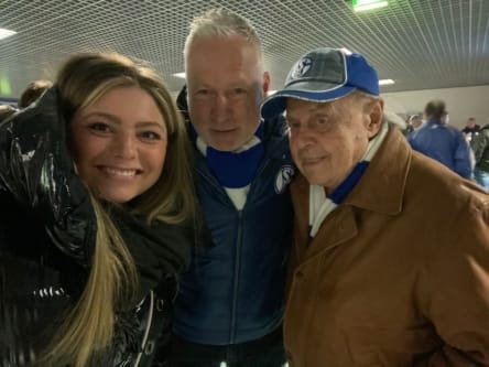 Familienfoto: Katharina, Frank und Herbert auf Schalke.