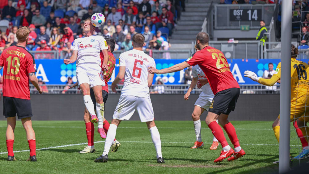 Becker macht es “frei Schnauze”: Kiel hat Matchball