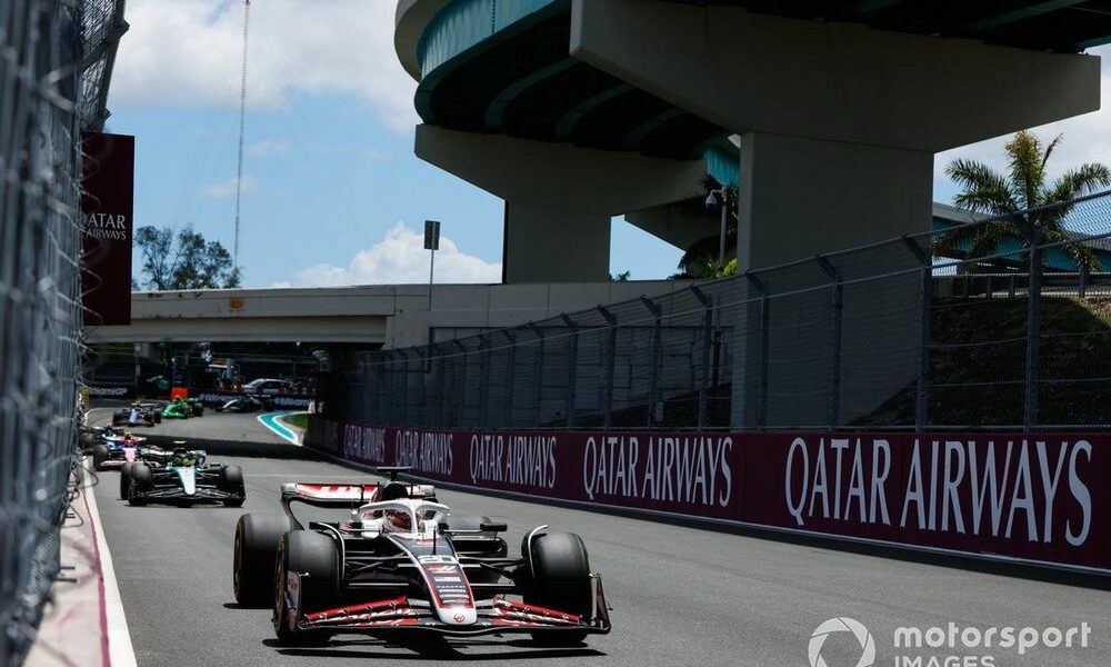 F1 weighs up rule change to stop Magnussen-style racing tactics
