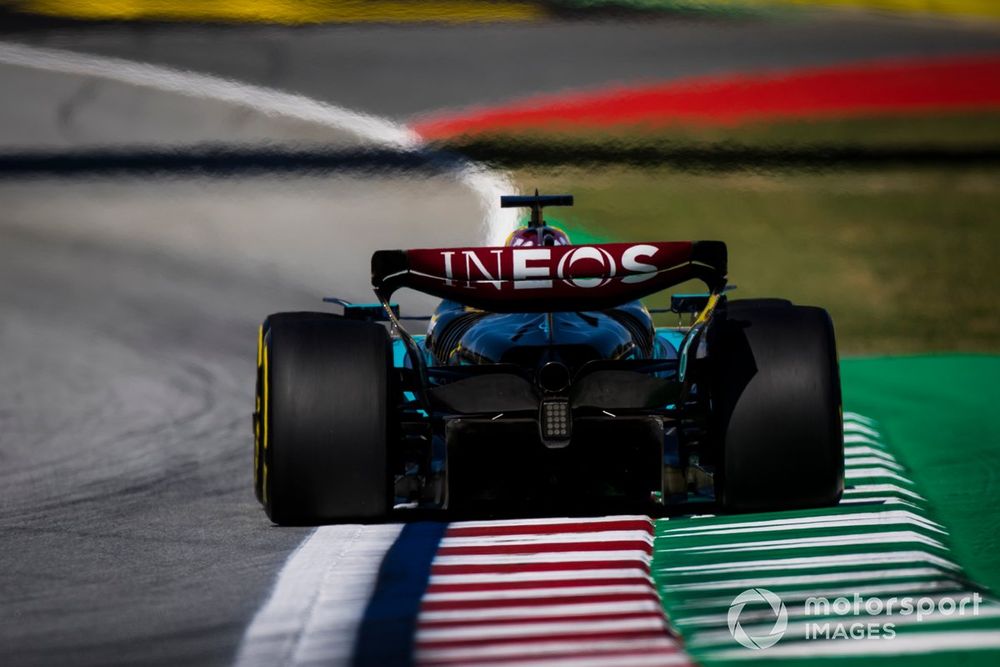 Mercedes believes Russell could have matched Hamilton's FP2 time without traffic