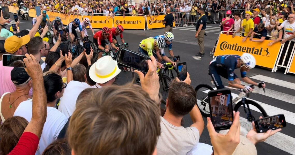 Vauquelin vinner andra etappen av Tour de France