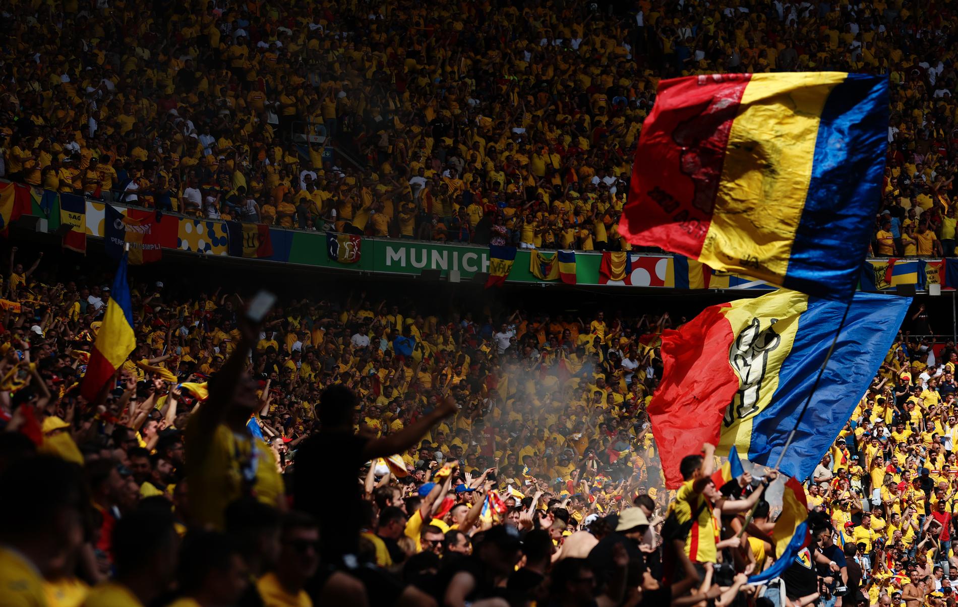 Rumäniens fans slöt upp.