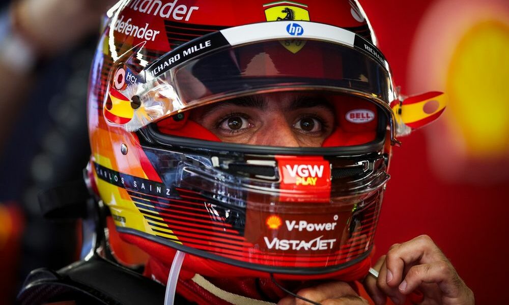 Sainz learning to trust ‘very few’ people in F1 paddock over 2025 talks