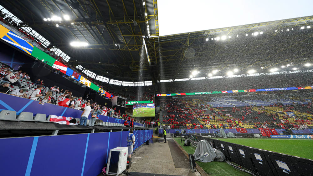 Aufreger in Dortmund: Person gelangt aufs Stadiondach