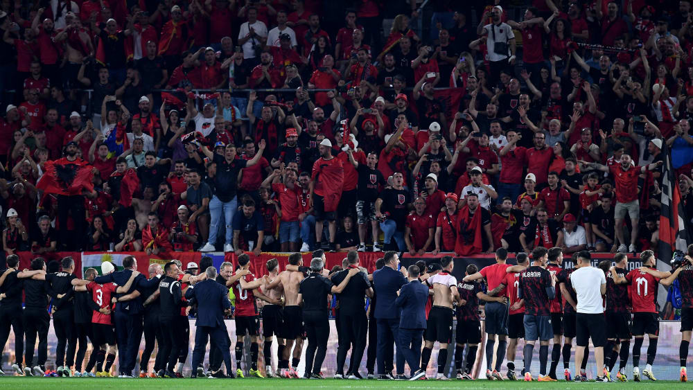 Trotz aus in der Gruppenphase: Albaniens Fans feiern die Mannschaft.