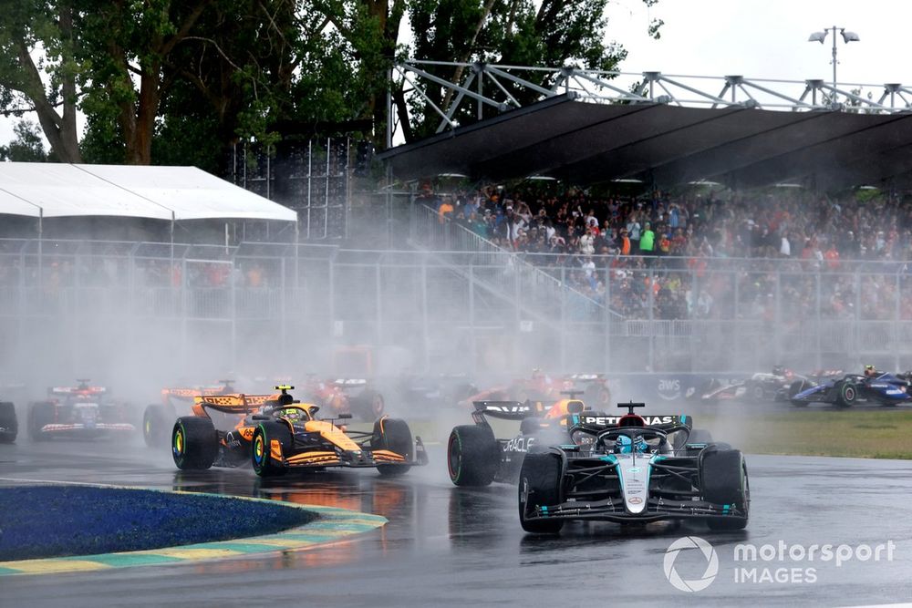 George Russell, Mercedes F1 W15, Max Verstappen, Red Bull Racing RB20, Lando Norris, McLaren MCL38, Oscar Piastri, McLaren MCL38, the rest of the field at the start