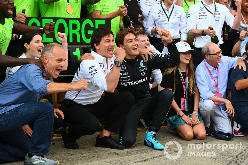 Toto Wolff, Team Principal and CEO, Mercedes-AMG F1 Team, George Russell, Mercedes-AMG F1 Team, 1st position, guests and the Mercedes team celebrate victory after the race